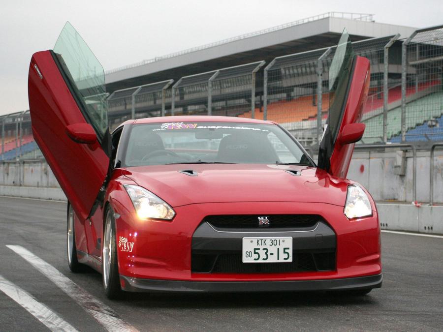  Nissan GT-R by LSD 2009 года  (фото 8 из 9)
